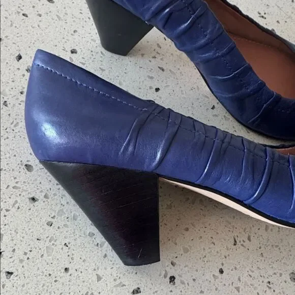 Vince Camuto Blueberry Leather Cone Heels Pumps Rosette Detail Women’s Size 7.5B - Picture 12 of 12